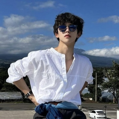 高级氛围感男生头像