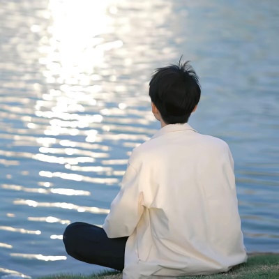 高级氛围感男生头像