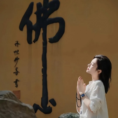 热门招财单人一男一女情侣头像