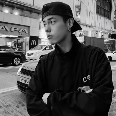 高级氛围感男生头像