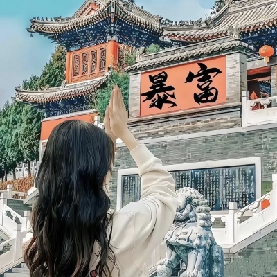 热门招财单人一男一女情侣头像