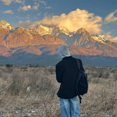 高级氛围感男生头像