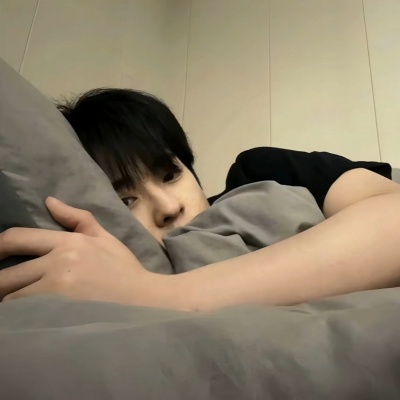 小众青春风男生头像