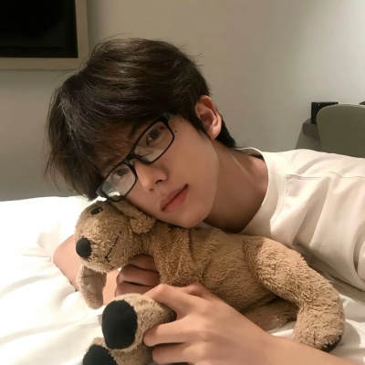 ins风帅气男生头像