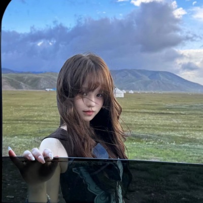 超火自由感风景女生头像