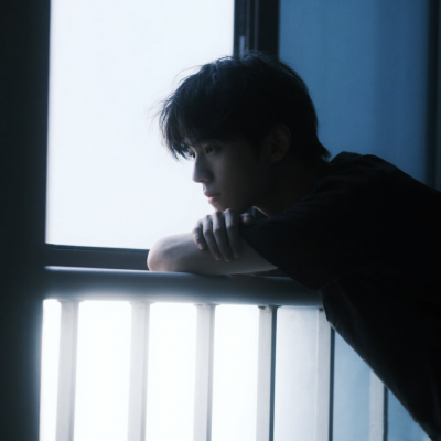 情绪氛围感男生头像