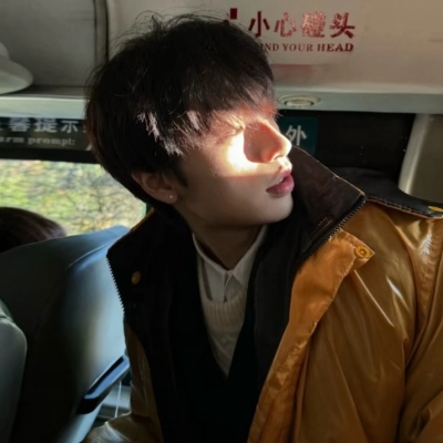 青春感小众男生头像