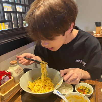 小众青春男生头像