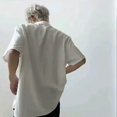 高冷风男生头像