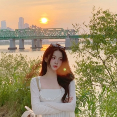 小众唯美风景女生头像