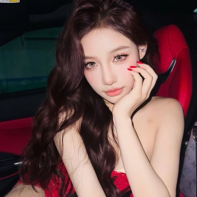 冷艳感拉满的红色系女生头像