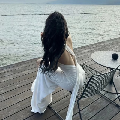 背影女头像ins高级质感