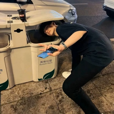 小众青春风男生头像