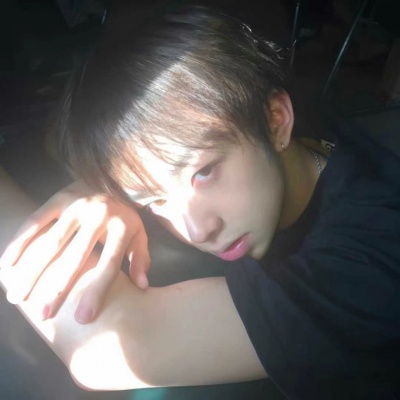 小众不易撞的头像男真人