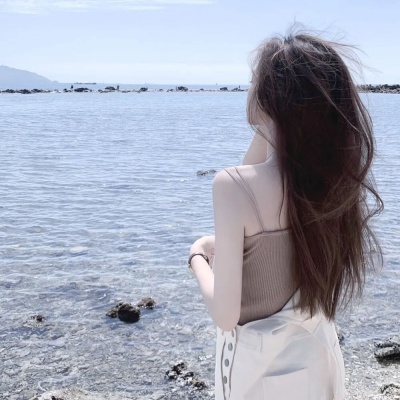 小众高级海边女生头像