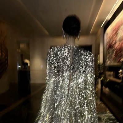 破碎感拉满的清凉女头