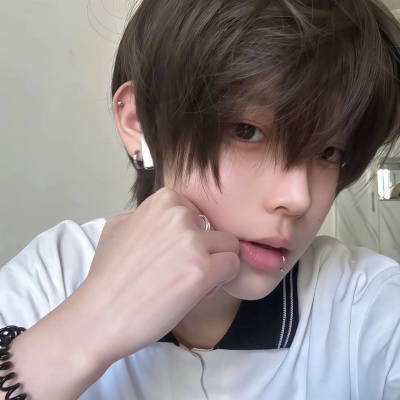 小众风帅气男生头像