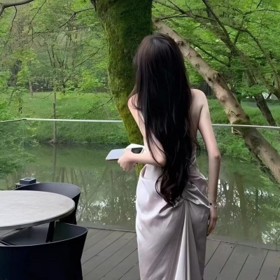 背影女头像ins高级质感