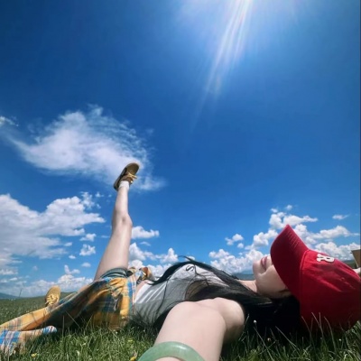 超火自由感风景女生头像