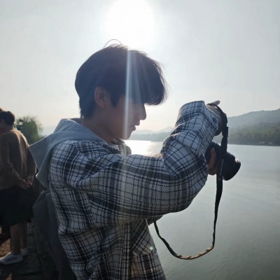 高颜值男ins风头像