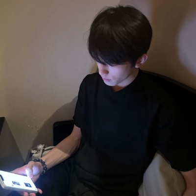 小众气质男生头像