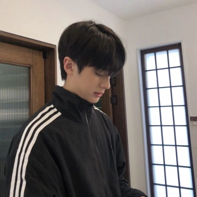 干净治愈ins男生头像