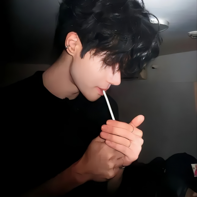 ins风帅气男生头像