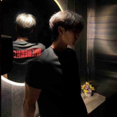 高颜值男ins风头像