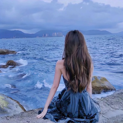 小众高级海边女生头像