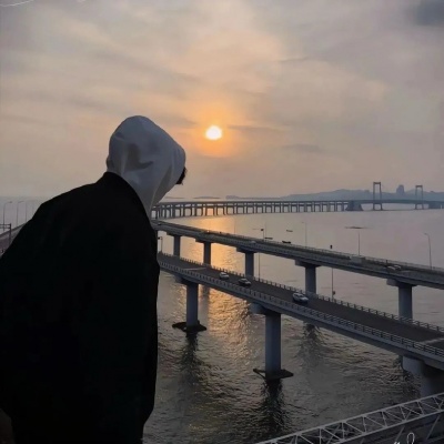 超好看ins风男头像