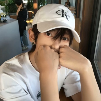 小众青春风男生头像