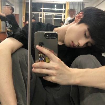 青春感小众男生头像