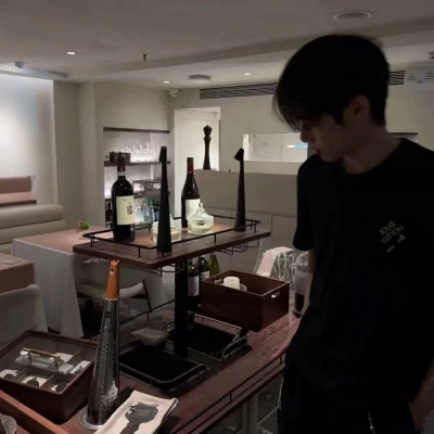 高颜值高高瘦瘦男生头像