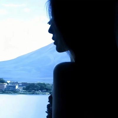 氛围感情绪侧脸女头