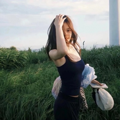ins超火风景自由感女头像