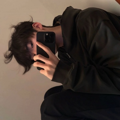 小众青春风男生头像