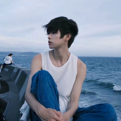 清冷氛围感男生头像