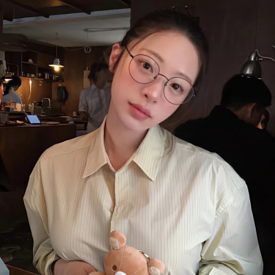 小众ins戴眼镜甜妹头像