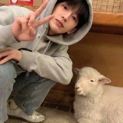 时尚感拉满的男生头像