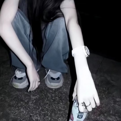 高冷风男生头像