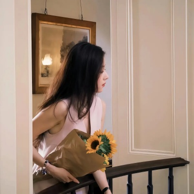 低调款不明显一男一女单人情头