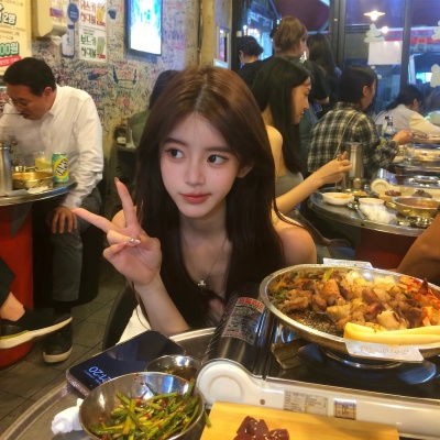 可爱纯欲风坐着女头