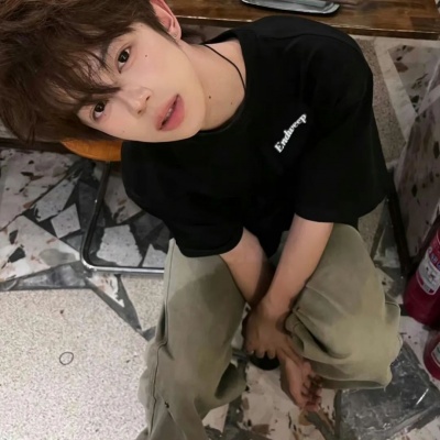 网红同款ins男生帅气头像