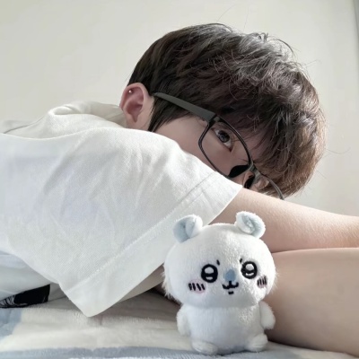 小众风帅气男生头像