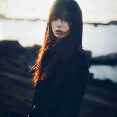 氛围感拉满的复古胶片风女生头像