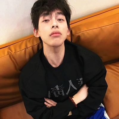 氛围感拉满的帅气小众男生头像