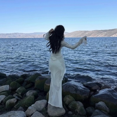 背影女头像ins高级质感