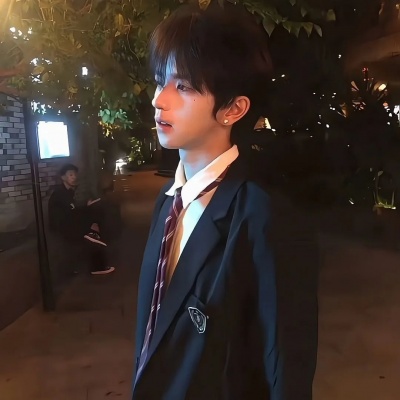 冷清风调调超绝的ins氛围感男头