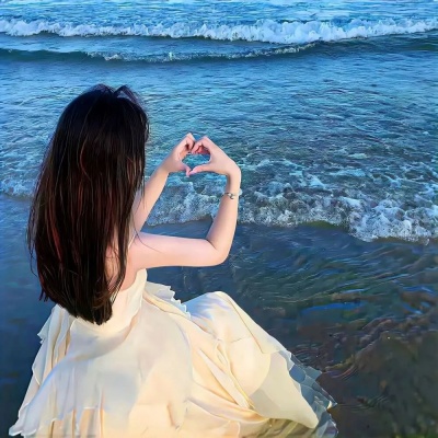 小众高级海边女生头像