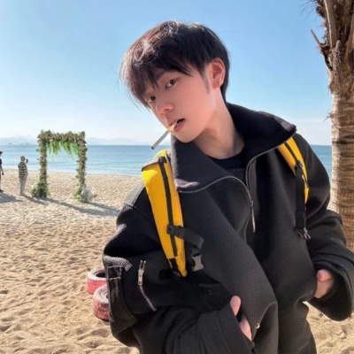 青春感小众男生头像